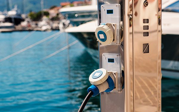 Προσθήκη ρεύματος από την ξηρά στο σκάφος